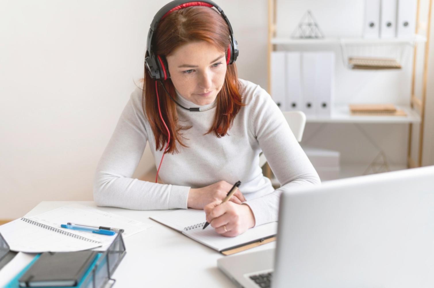 Teamarbeit und Zusammenarbeit im carielvax Büro